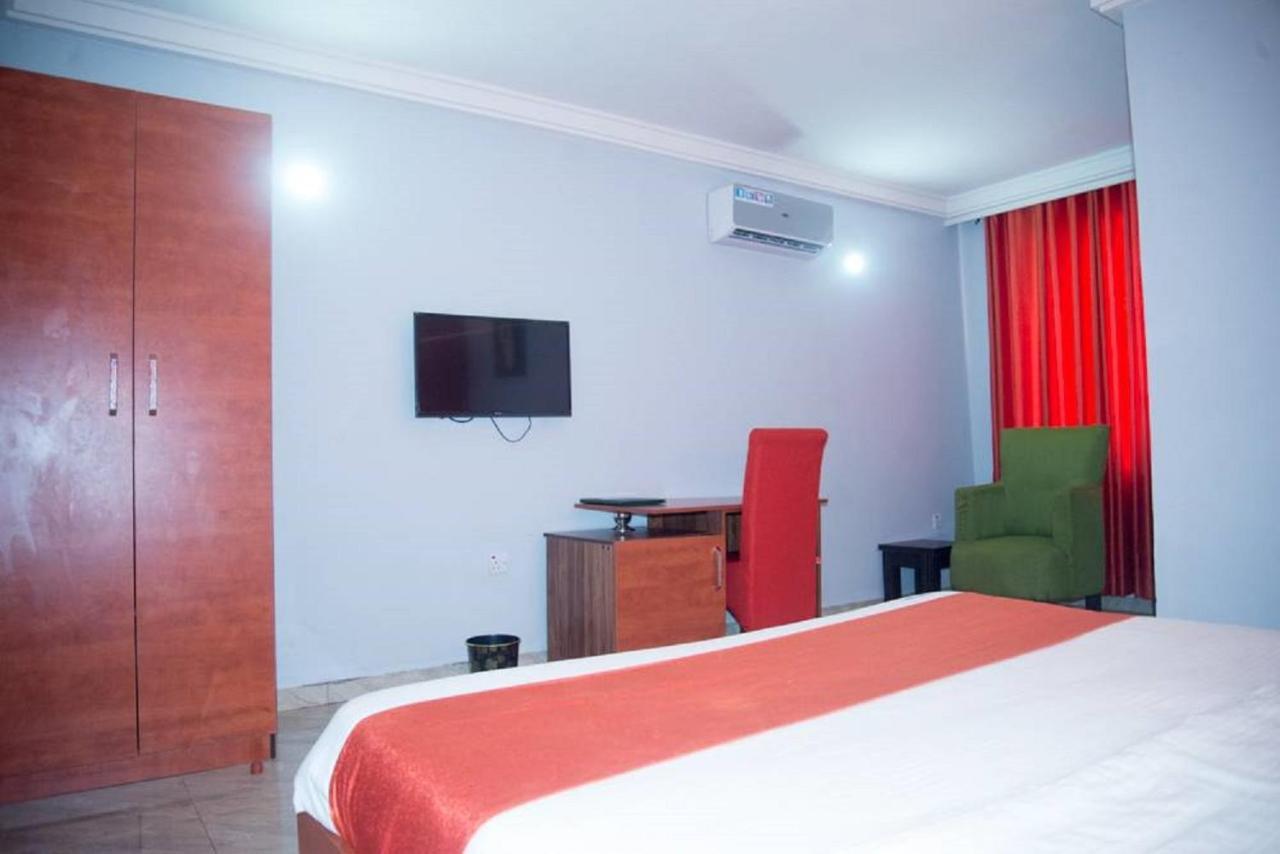 Dannic Hotels Энугу Экстерьер фото