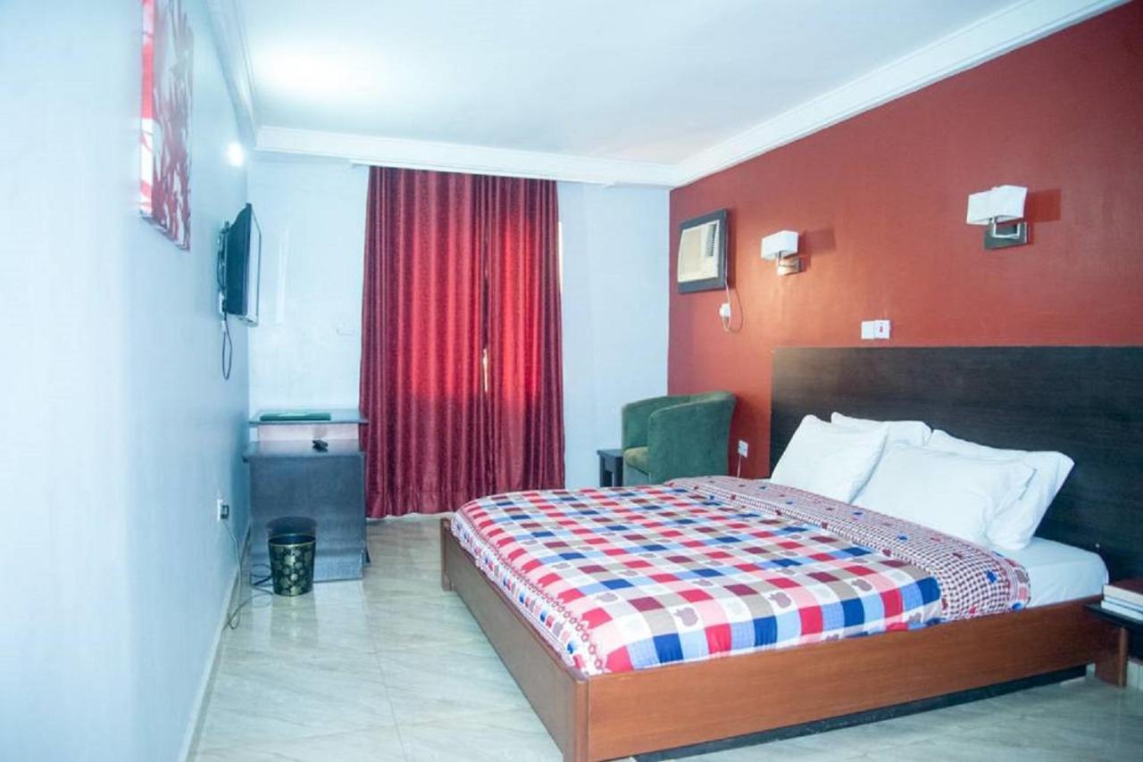 Dannic Hotels Энугу Экстерьер фото