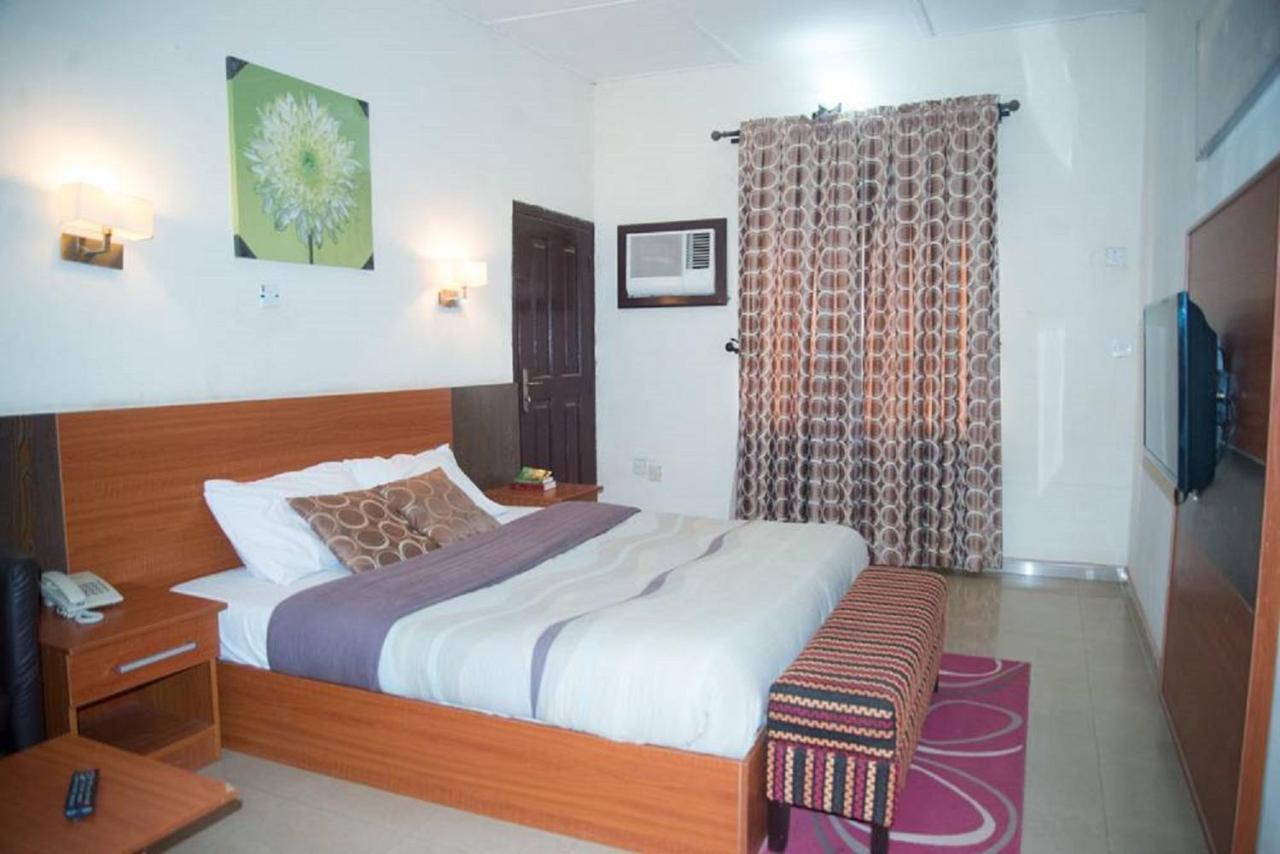 Dannic Hotels Энугу Экстерьер фото