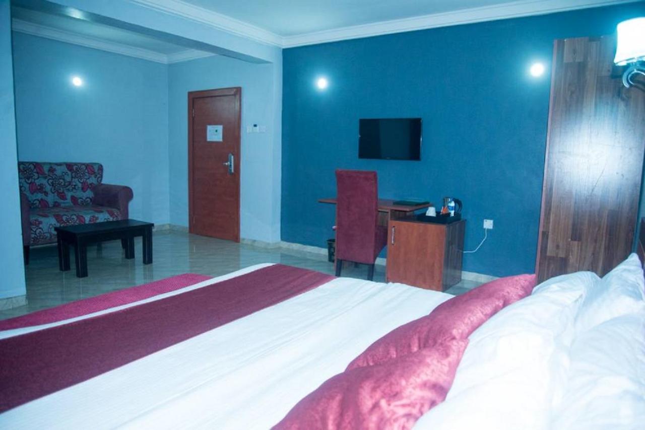 Dannic Hotels Энугу Экстерьер фото