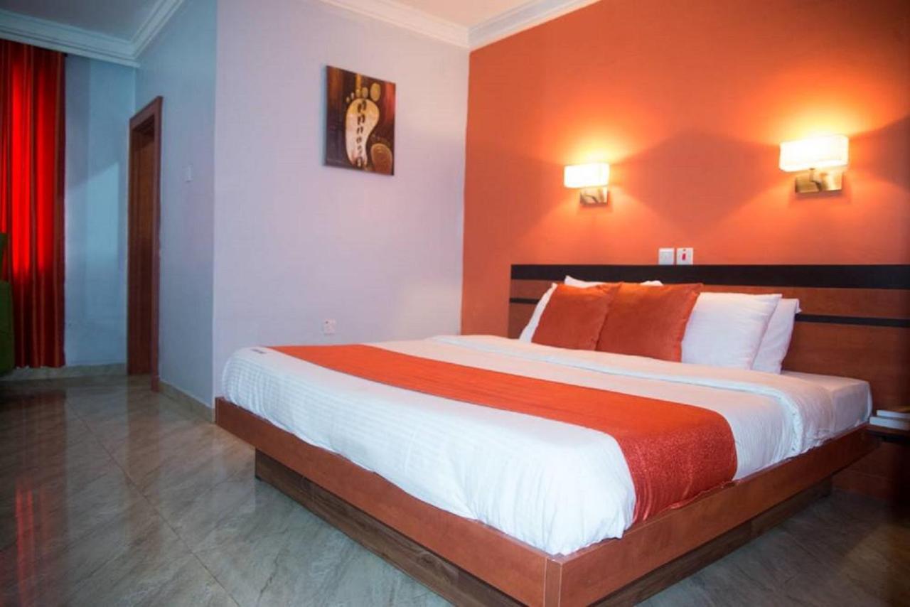 Dannic Hotels Энугу Экстерьер фото